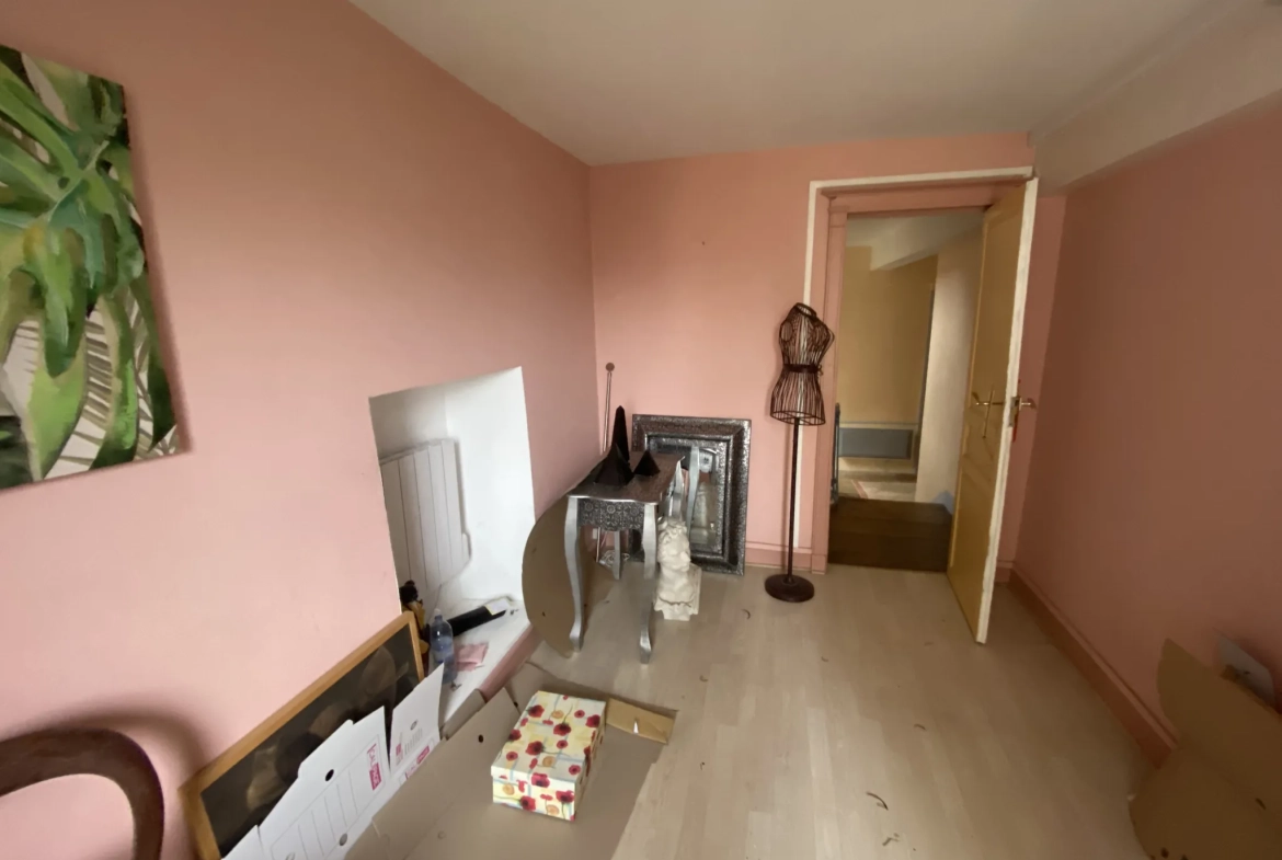 Maison de ville spacieuse de 320 m² avec 6 chambres à La Réole 