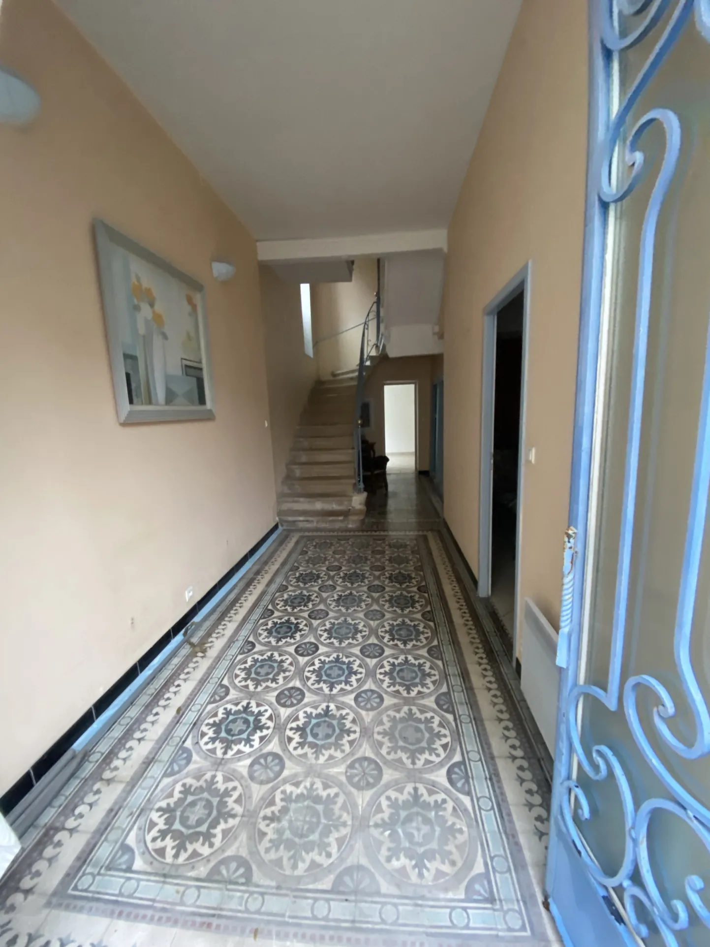 Maison de ville spacieuse de 320 m² avec 6 chambres à La Réole 