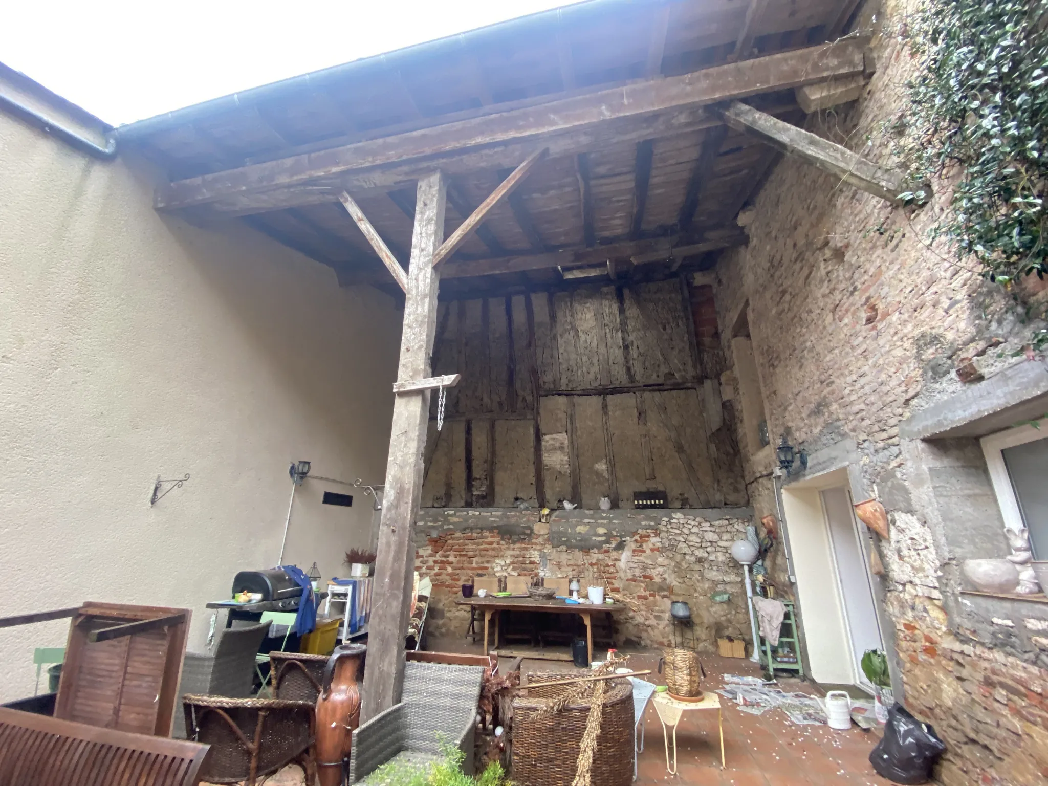 Maison de ville spacieuse de 320 m² avec 6 chambres à La Réole 