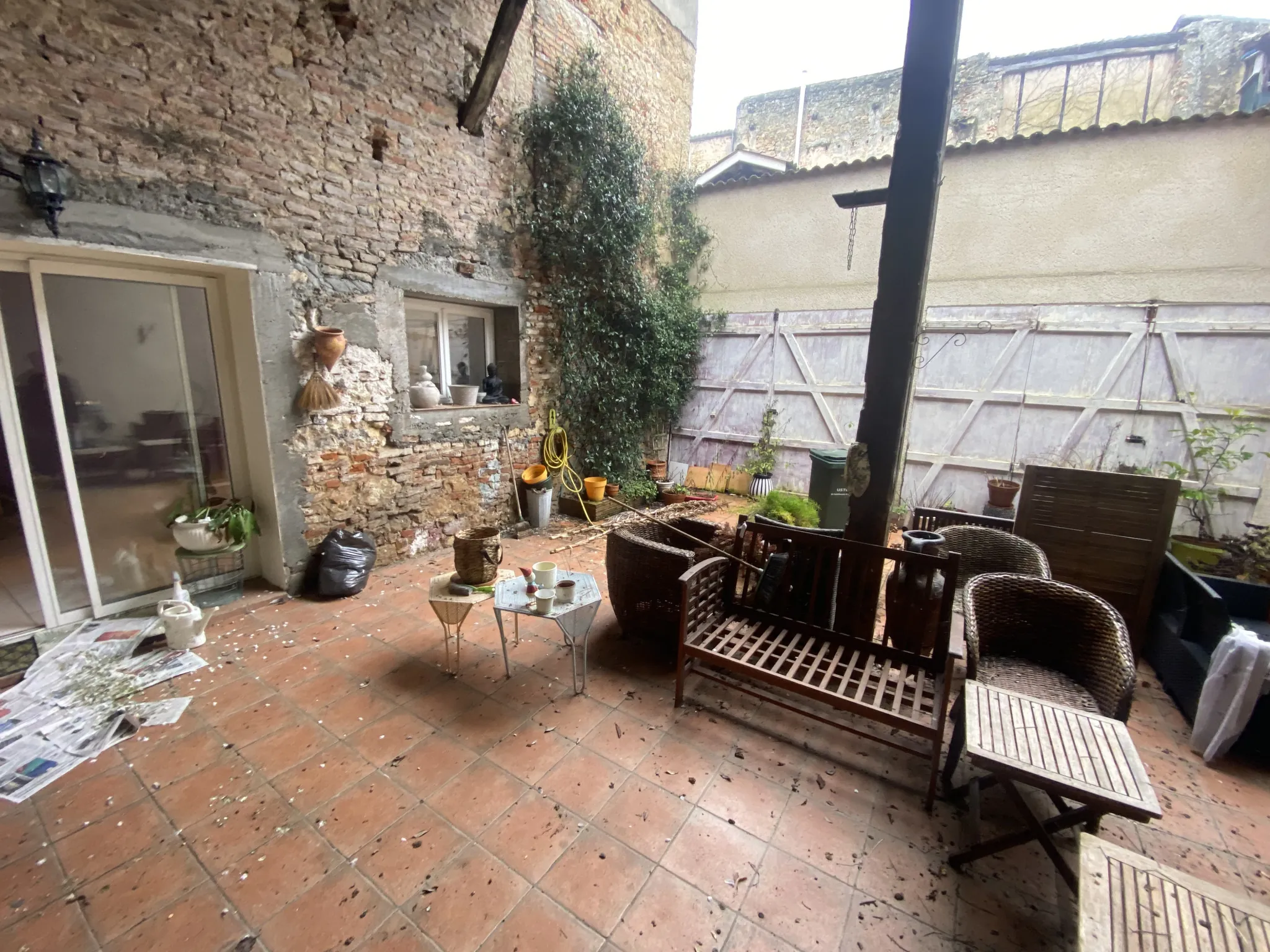 Maison de ville spacieuse de 320 m² avec 6 chambres à La Réole 