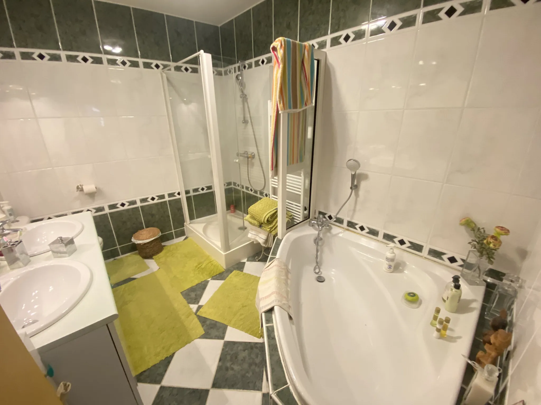 Maison de ville spacieuse de 320 m² avec 6 chambres à La Réole 