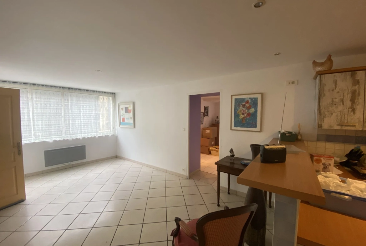 Maison de ville spacieuse de 320 m² avec 6 chambres à La Réole 