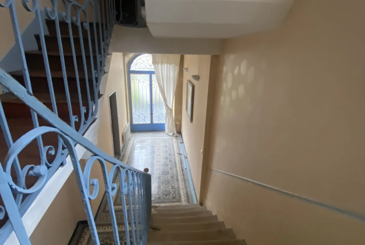 Maison de ville spacieuse de 320 m² avec 6 chambres à La Réole 