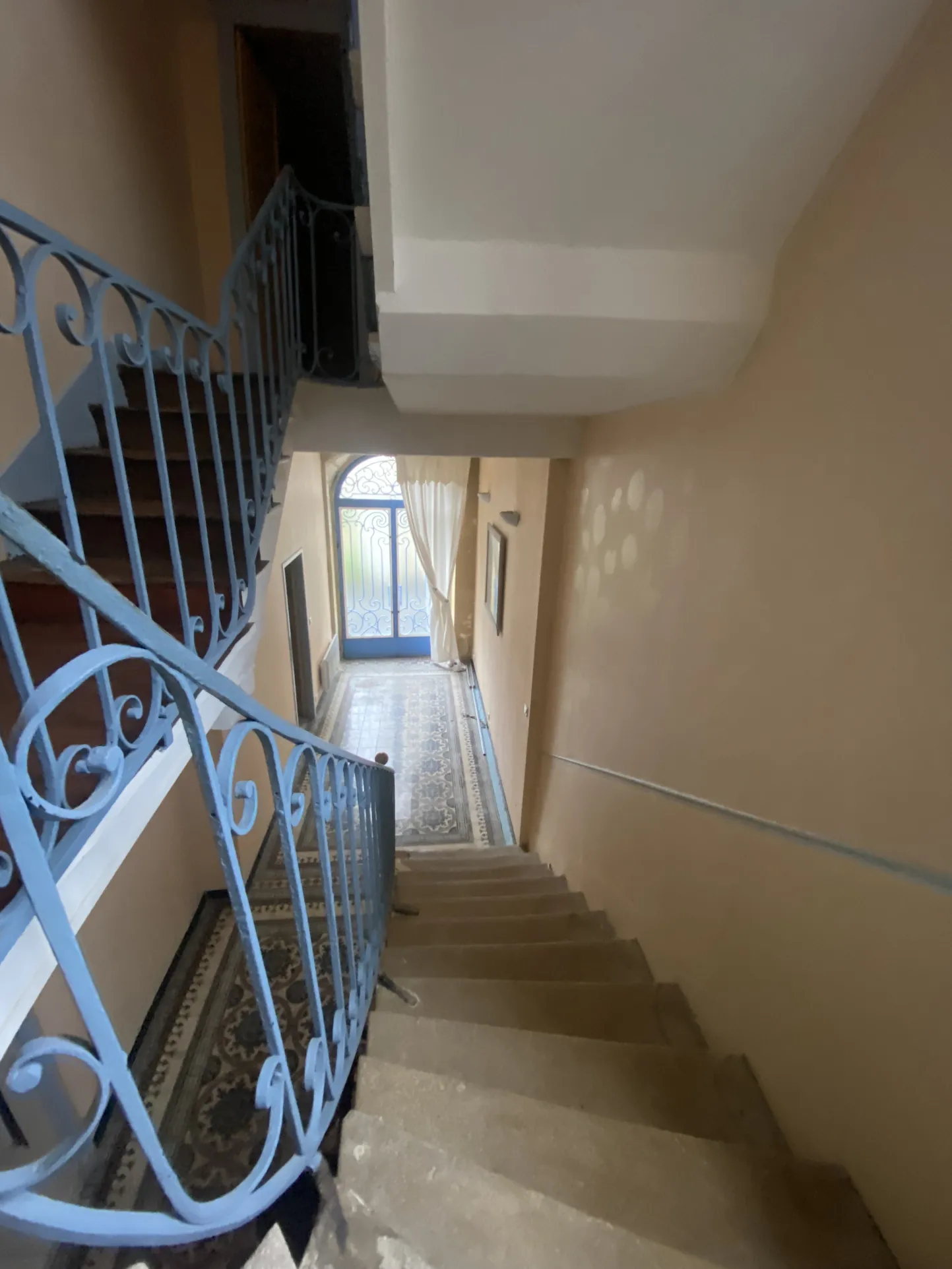 Maison de ville spacieuse de 320 m² avec 6 chambres à La Réole 