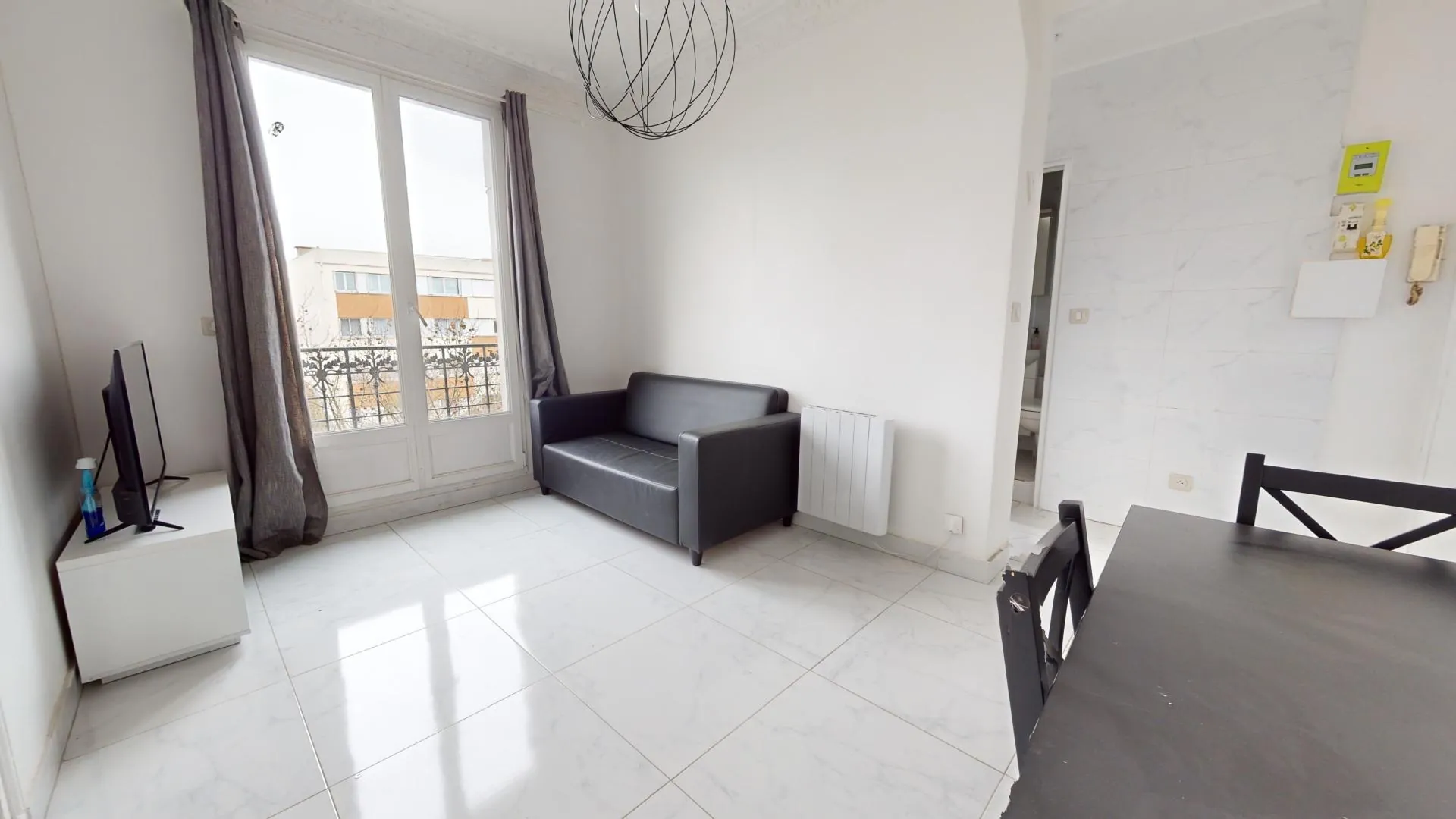 Appartement F2 meublé avec balcon au Dernier étage - Proche RER B du Bourget 