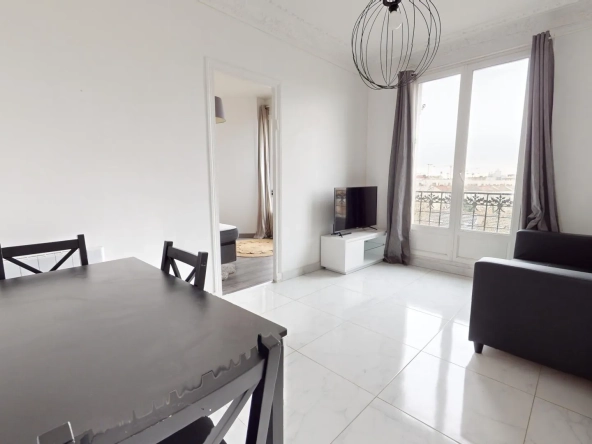 Appartement F2 meublé avec balcon au Dernier étage - Proche RER B du Bourget