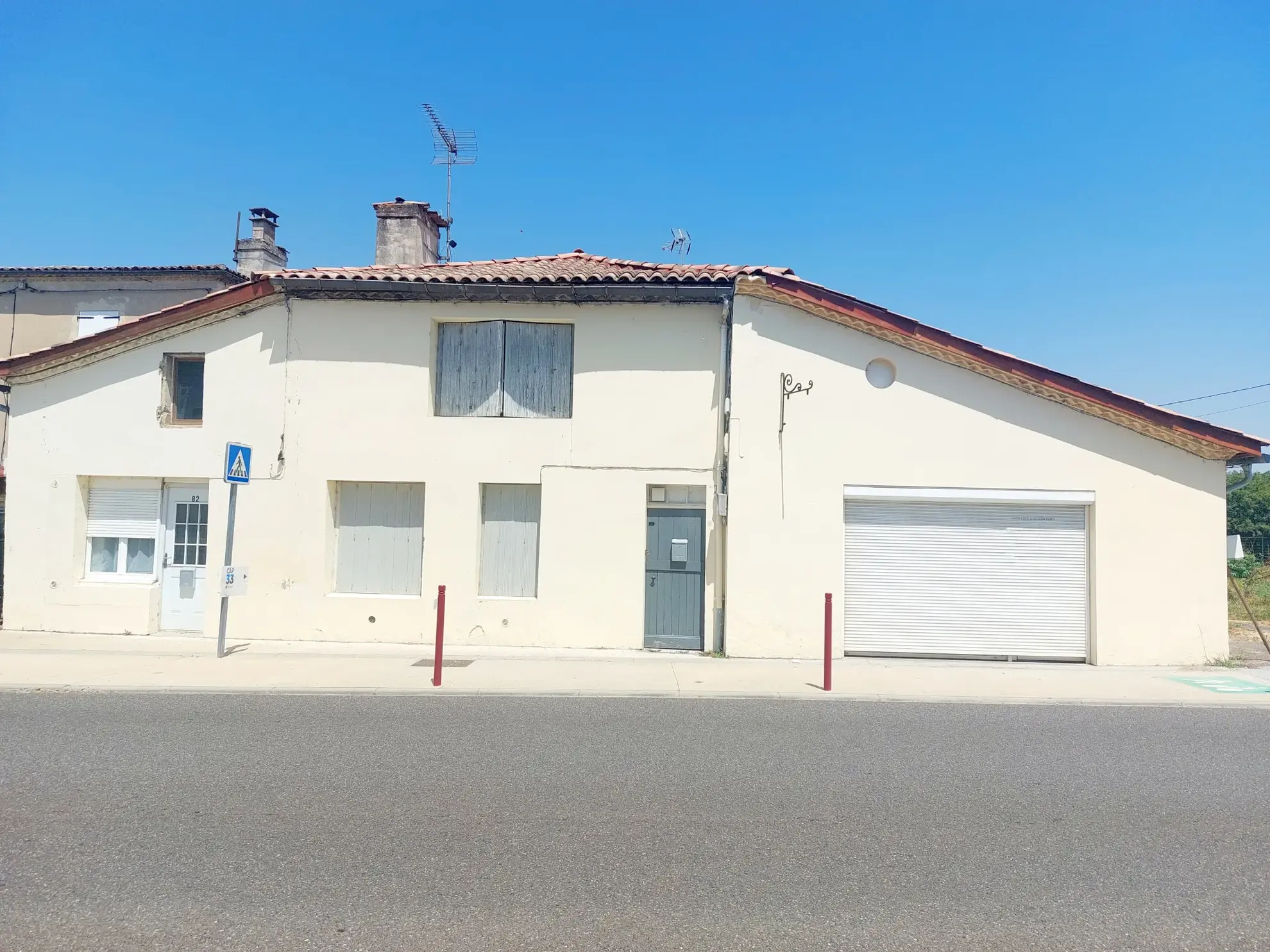 Appartement duplex à La Réole de 40 m² avec séjour lumineux et chambre confortable 