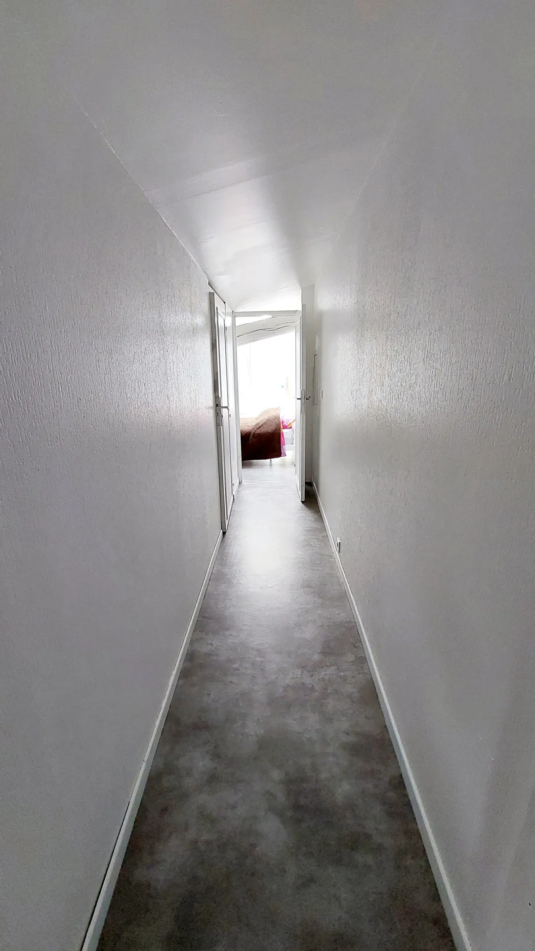Appartement duplex à La Réole de 40 m² avec séjour lumineux et chambre confortable 