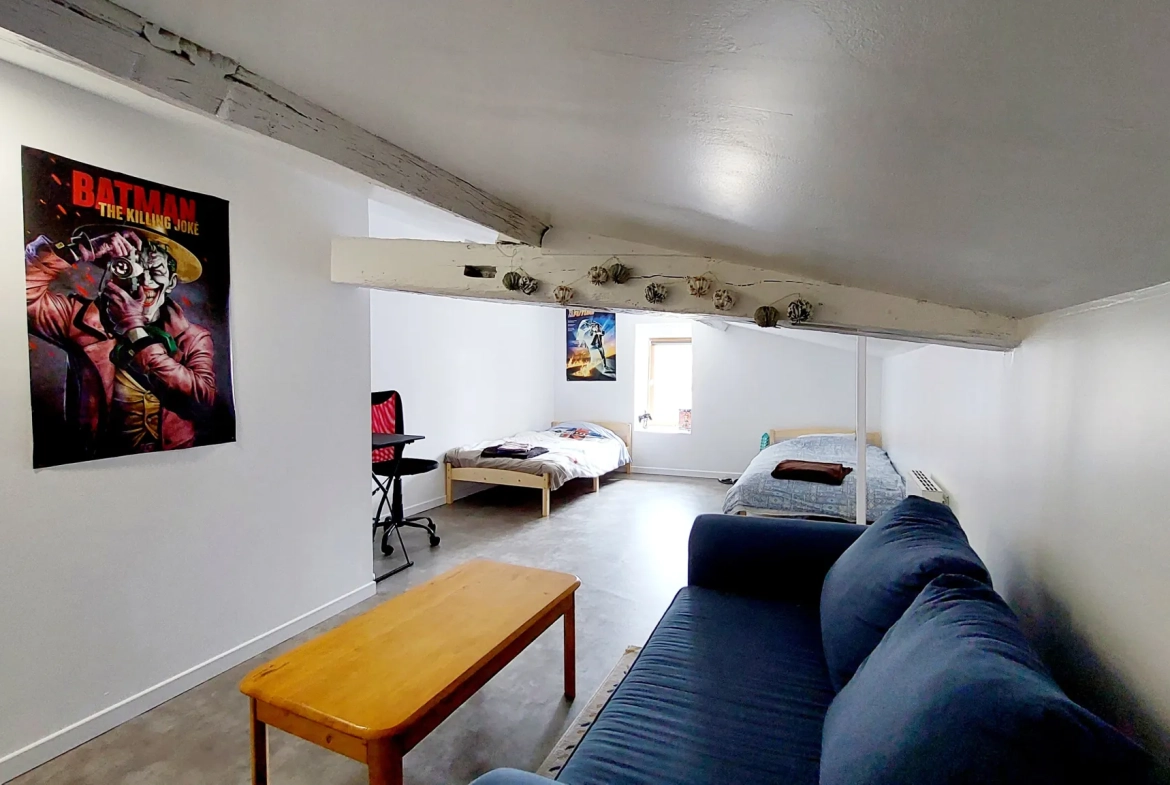 Appartement duplex à La Réole de 40 m² avec séjour lumineux et chambre confortable 