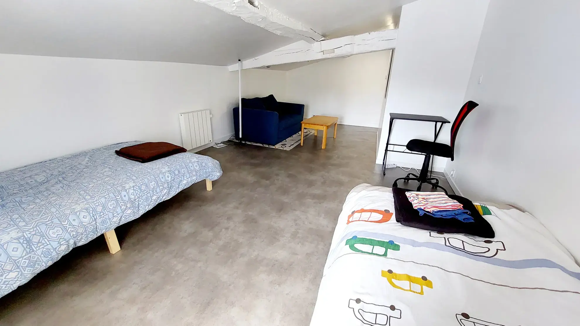 Appartement duplex à La Réole de 40 m² avec séjour lumineux et chambre confortable 