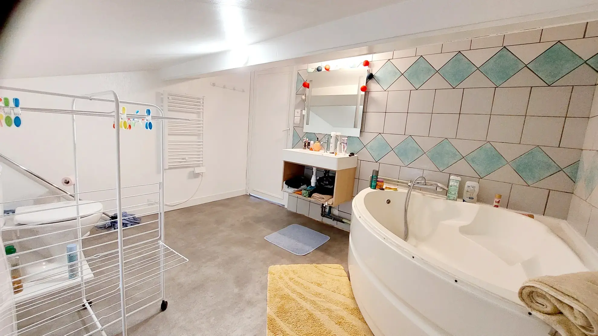 Appartement duplex à La Réole de 40 m² avec séjour lumineux et chambre confortable 