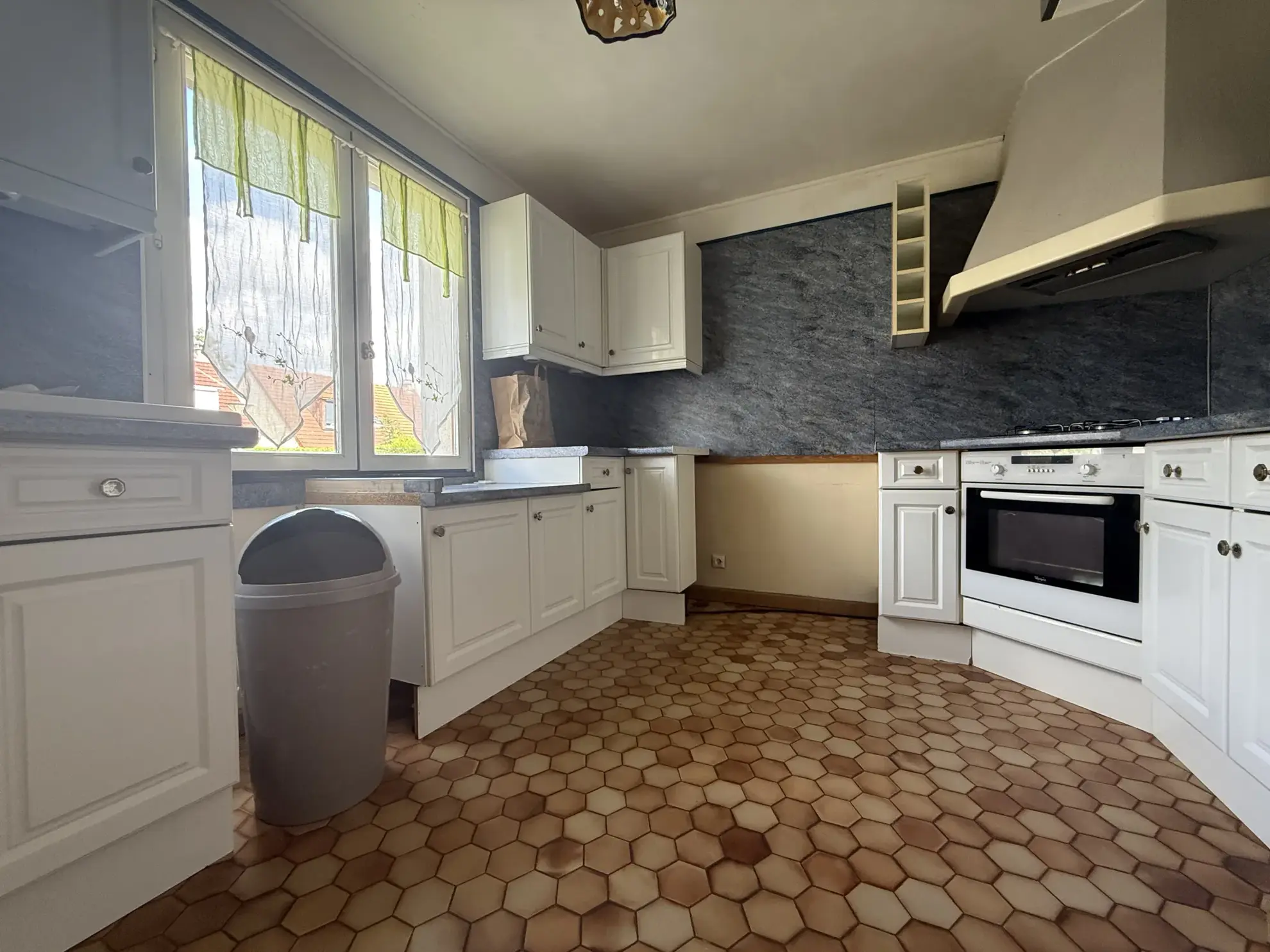 À vendre pavillon traditionnel à Rantigny avec 3 chambres, sous-sol complet et terrain clos 