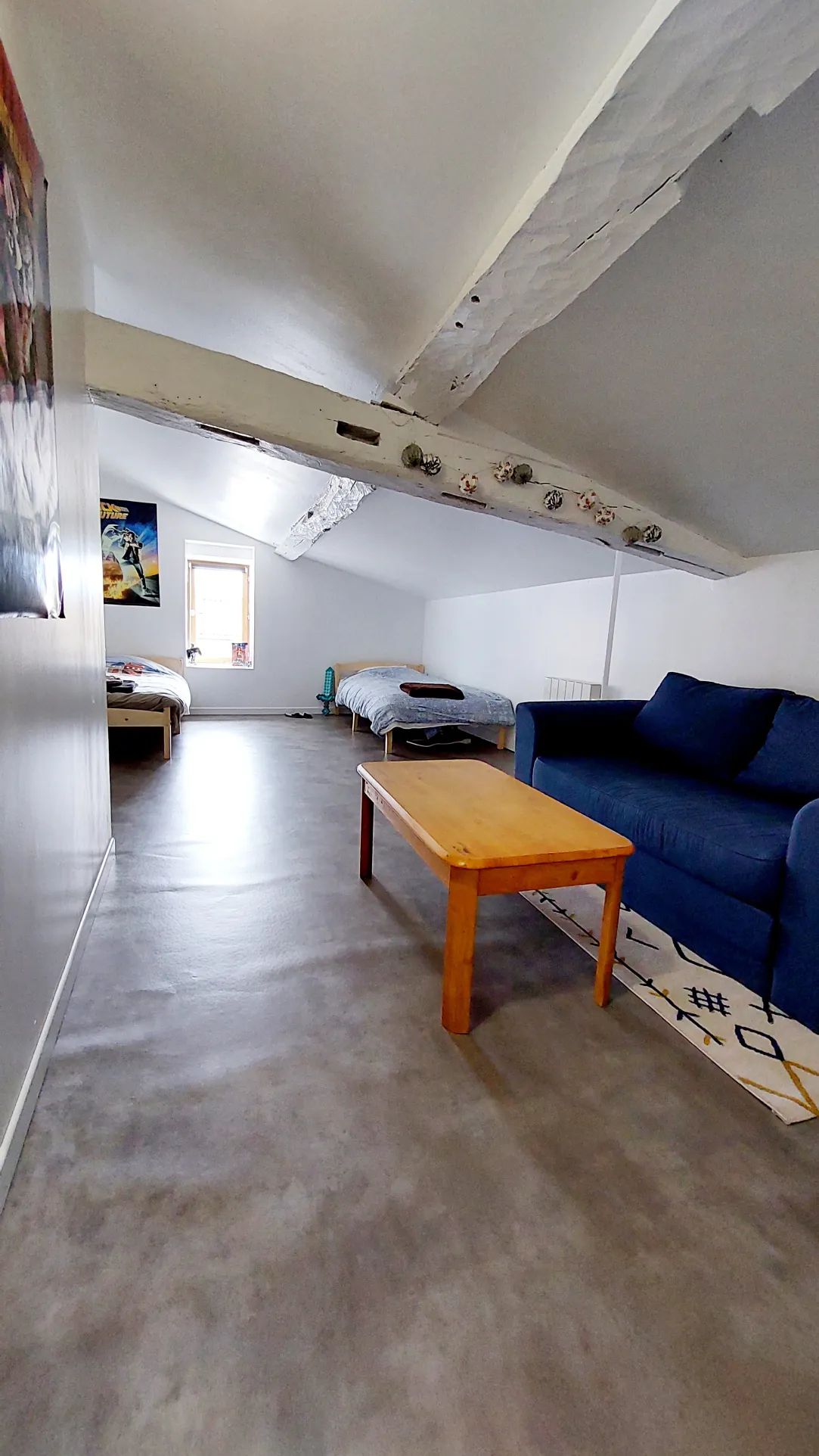 Appartement duplex à La Réole de 40 m² avec séjour lumineux et chambre confortable 