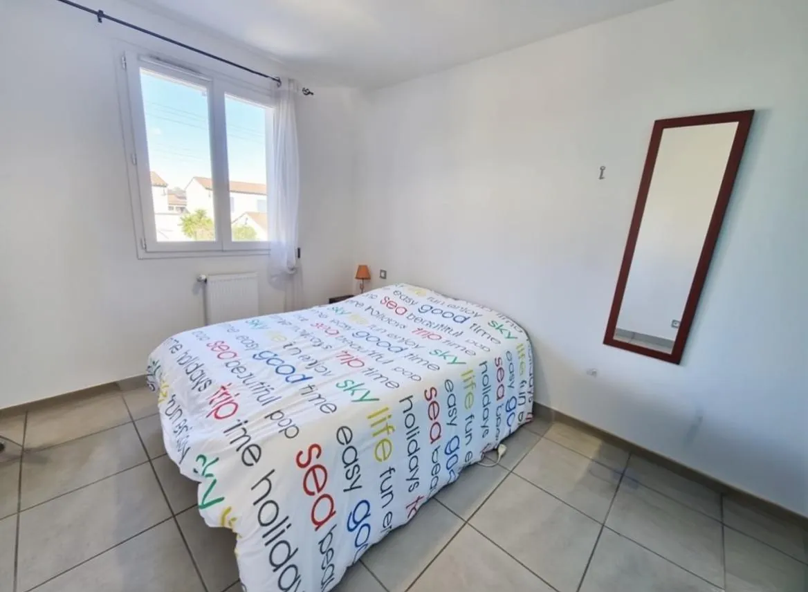 Pavillon lumineux récent à Port-de-Bouc avec 3 chambres, jardin et parking privé 