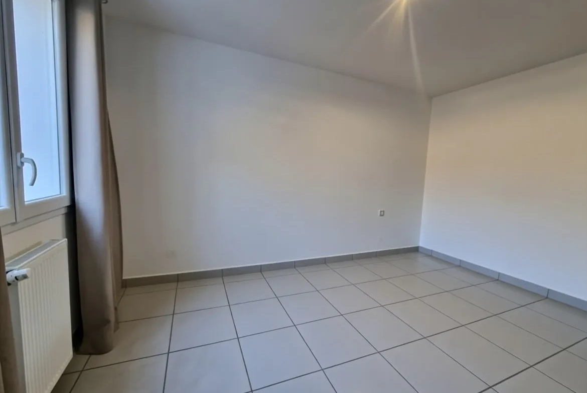 Pavillon lumineux récent à Port-de-Bouc avec 3 chambres, jardin et parking privé 