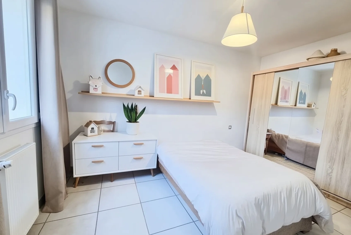 Pavillon lumineux récent à Port-de-Bouc avec 3 chambres, jardin et parking privé 