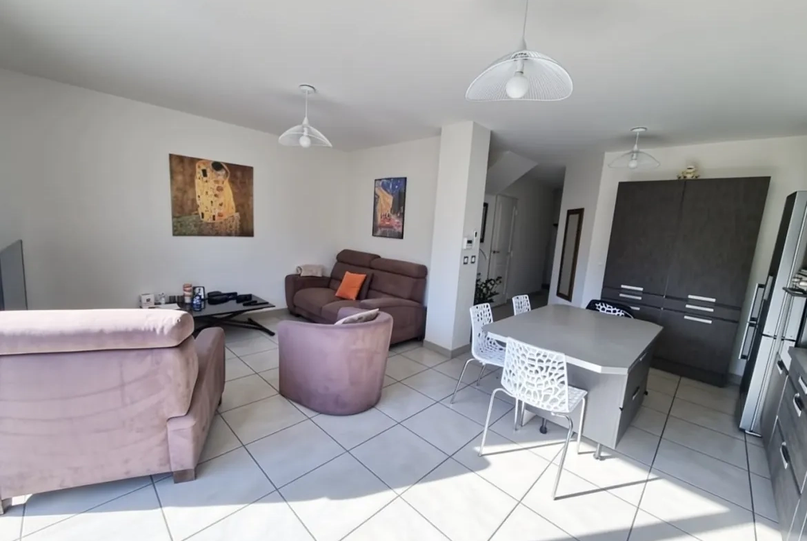 Pavillon lumineux récent à Port-de-Bouc avec 3 chambres, jardin et parking privé 