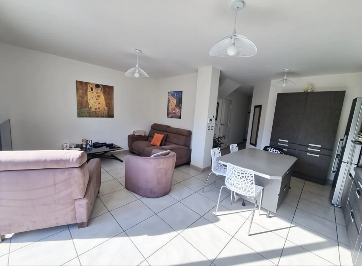 Pavillon lumineux récent à Port-de-Bouc avec 3 chambres, jardin et parking privé 