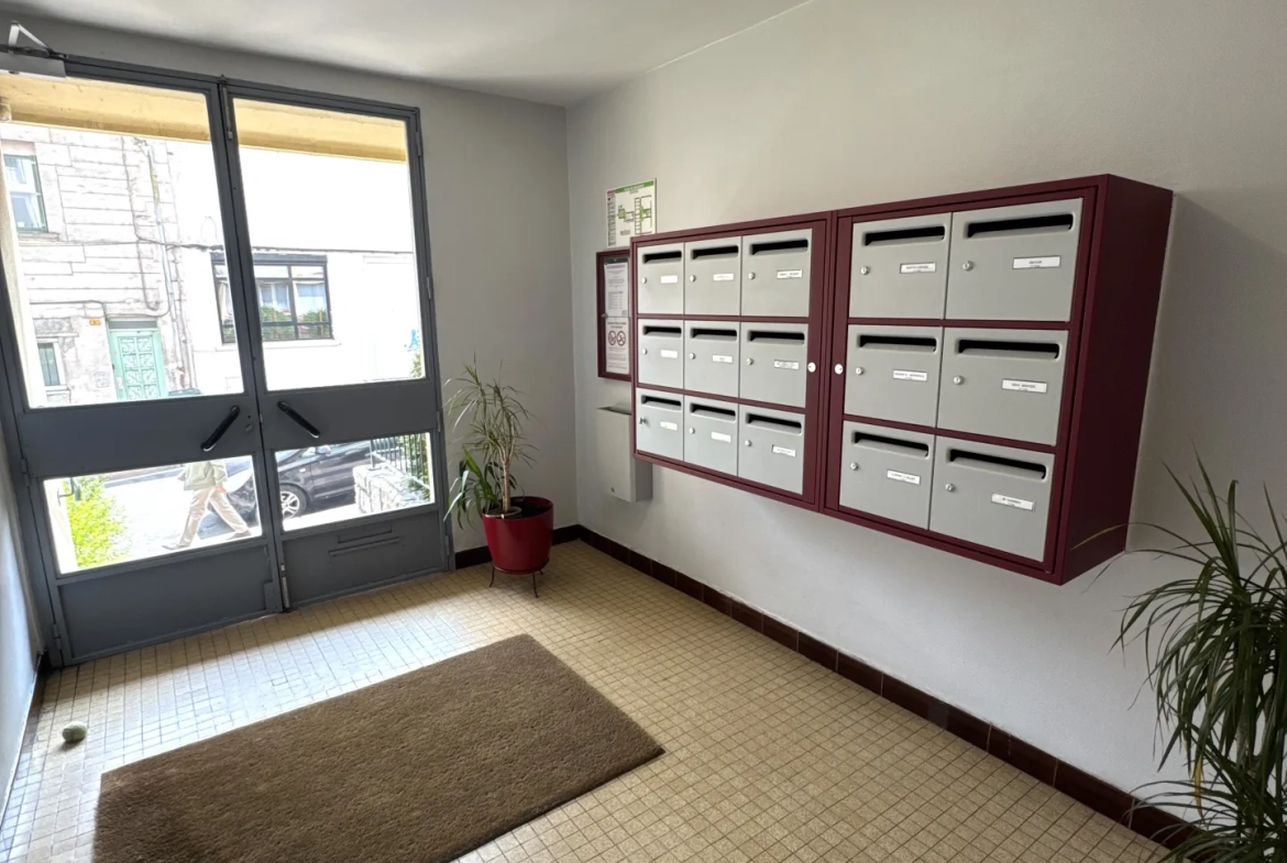 Appartement F2 bis lumineux avec cave à Saint-Étienne – Opportunité d'achat ou d'investissement 