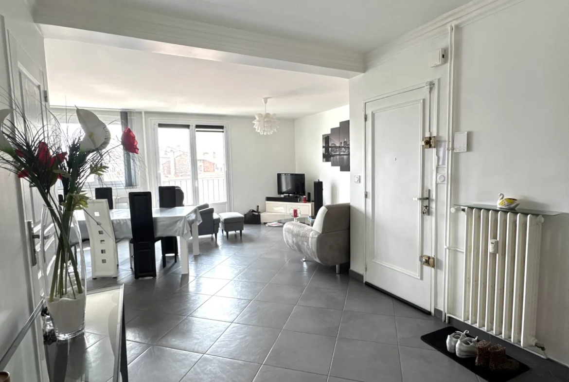 Appartement F2 bis lumineux avec cave à Saint-Étienne – Opportunité d'achat ou d'investissement 