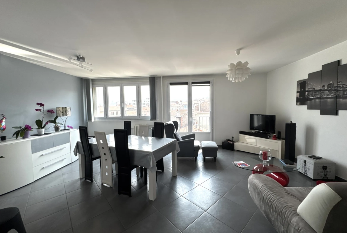 Appartement F2 bis lumineux avec cave à Saint-Étienne – Opportunité d'achat ou d'investissement 