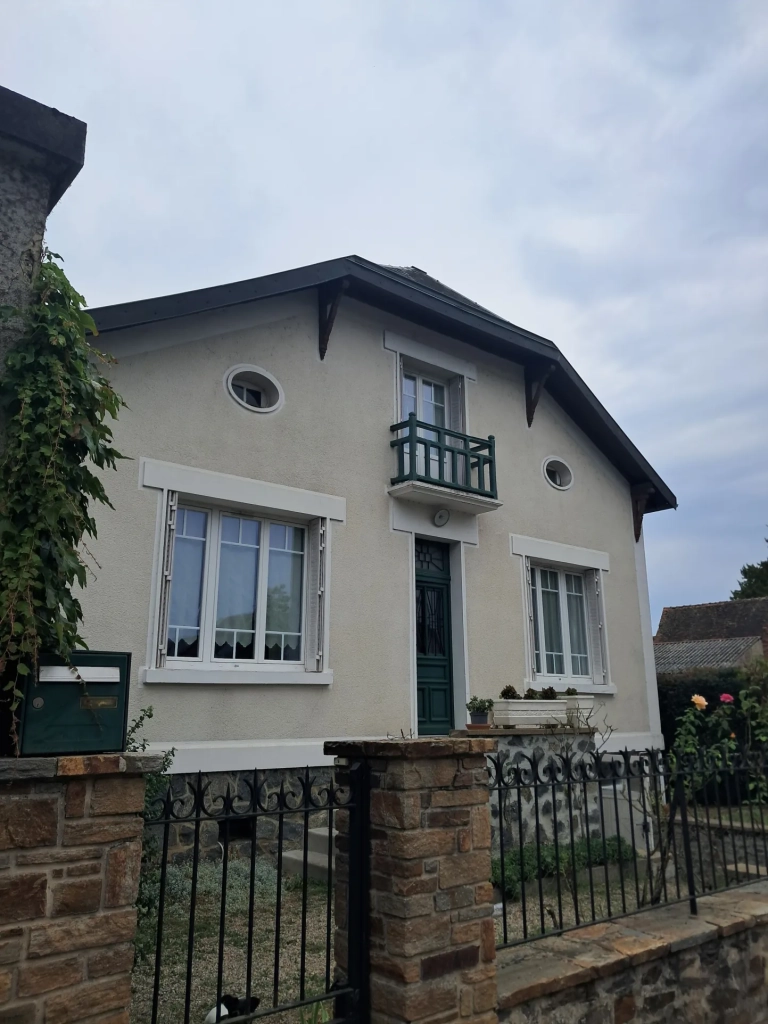 Maison en pierres avec jardin et garage à Lubersac