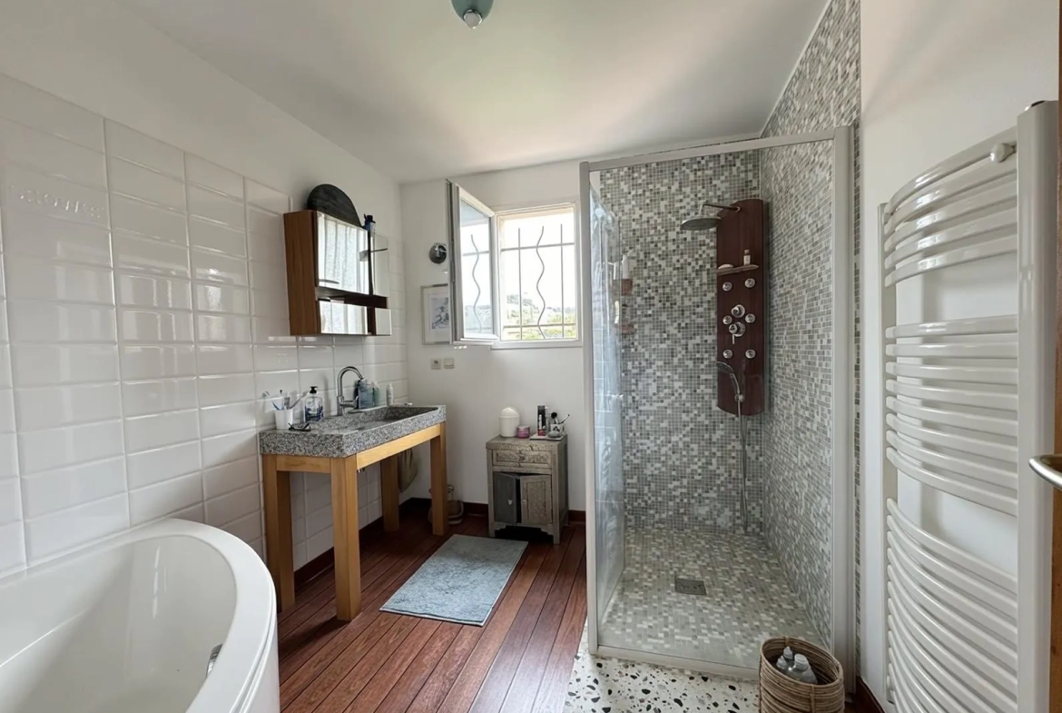 Maison 3 chambres avec piscine à Martigues Ferrières – 110 m² 