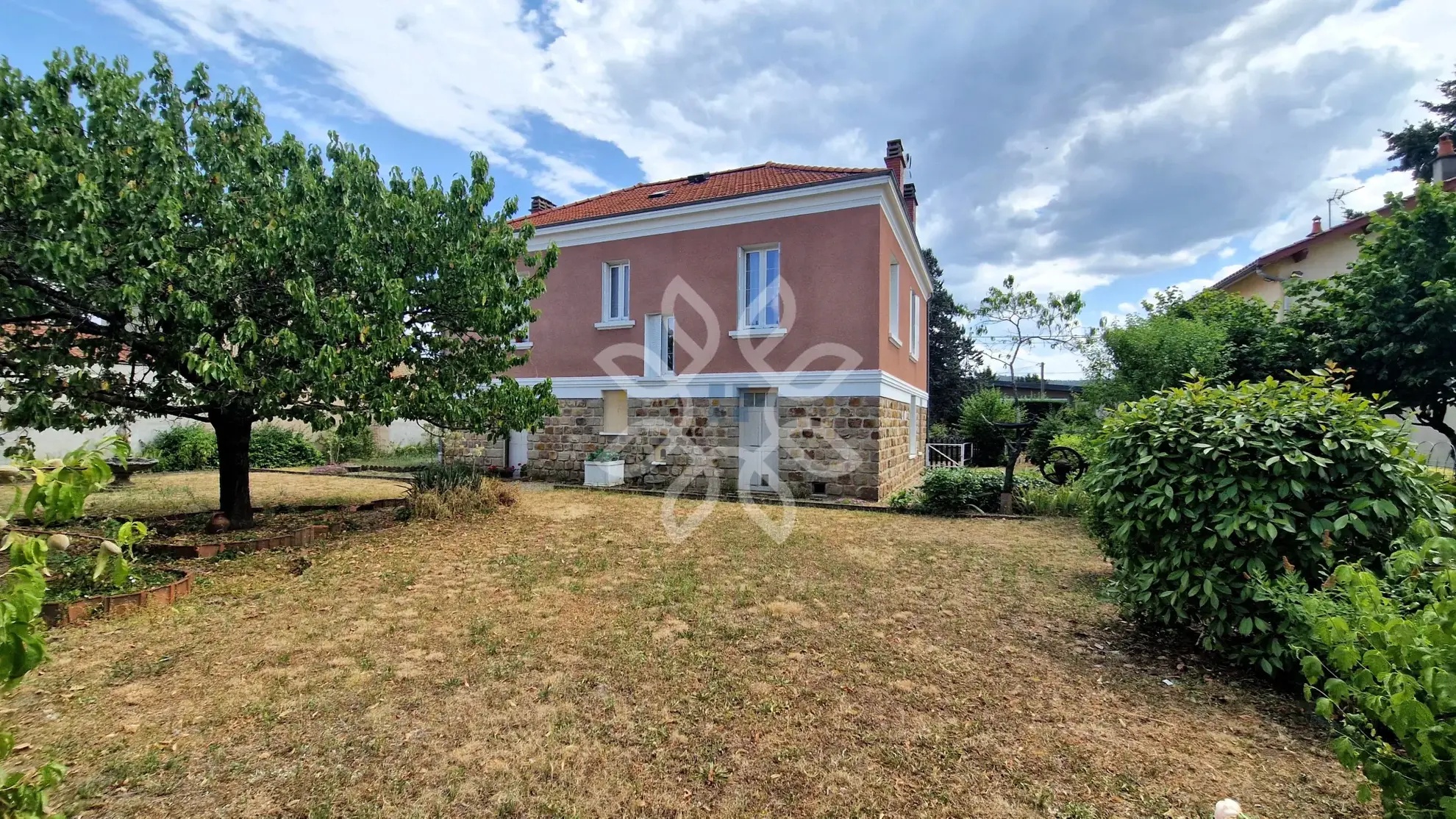 Vente Maison à Brioude avec Tour et Jardin, Charme Années 60 