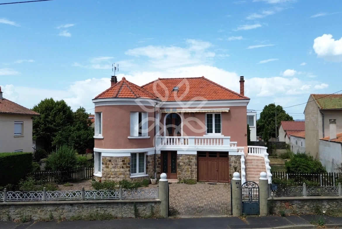 Vente Maison à Brioude avec Tour et Jardin, Charme Années 60 