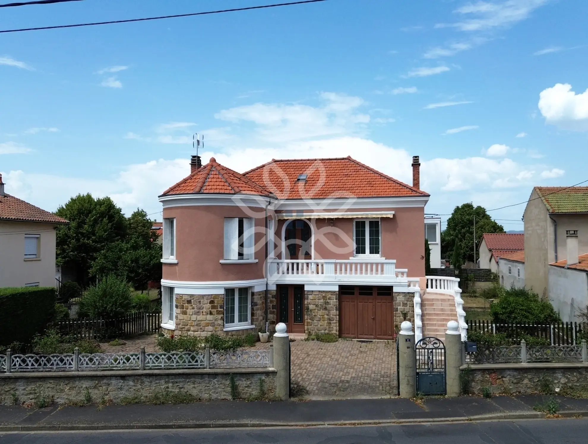 Vente Maison à Brioude avec Tour et Jardin, Charme Années 60 