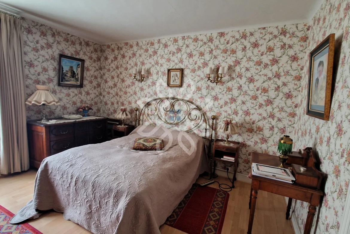 Vente Maison à Brioude avec Tour et Jardin, Charme Années 60 