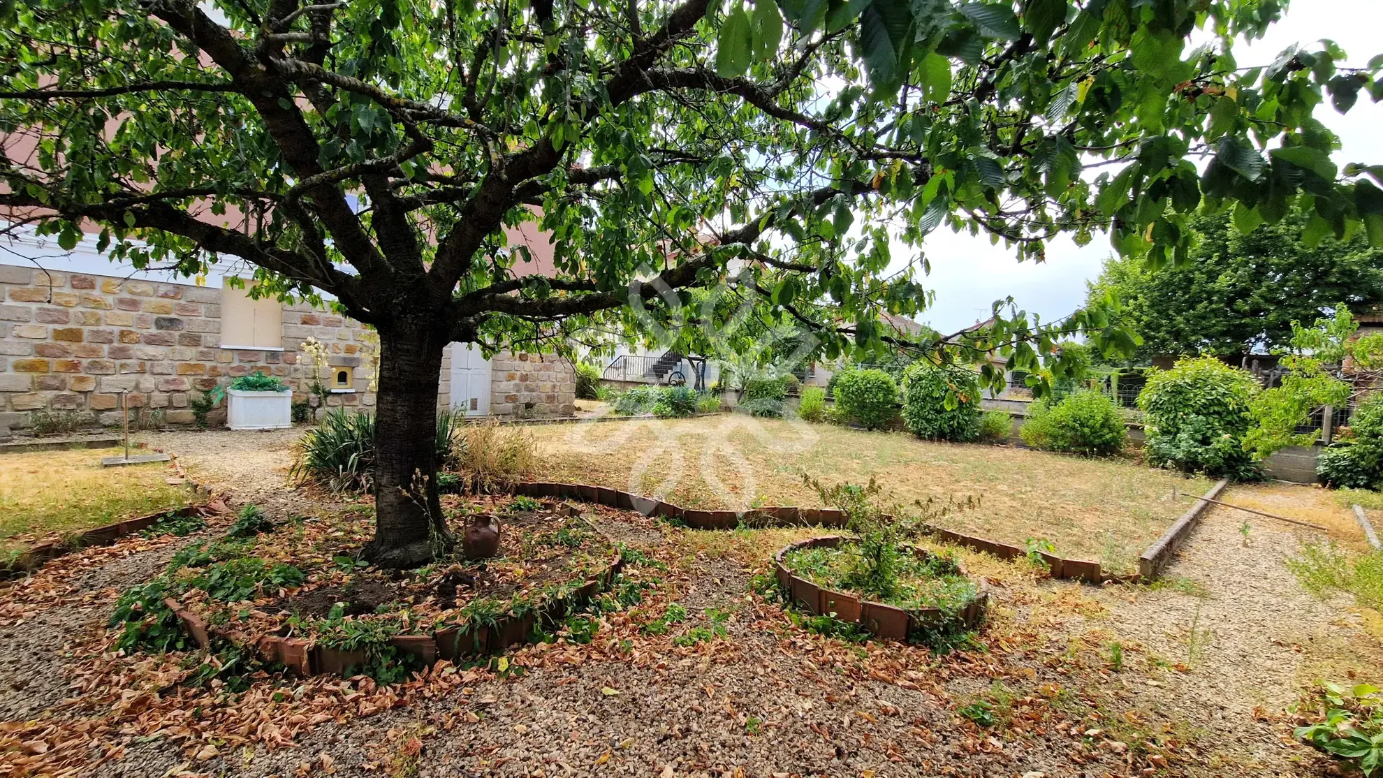 Vente Maison à Brioude avec Tour et Jardin, Charme Années 60 