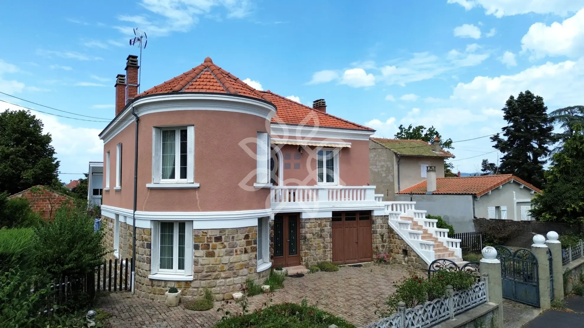 Vente Maison à Brioude avec Tour et Jardin, Charme Années 60 