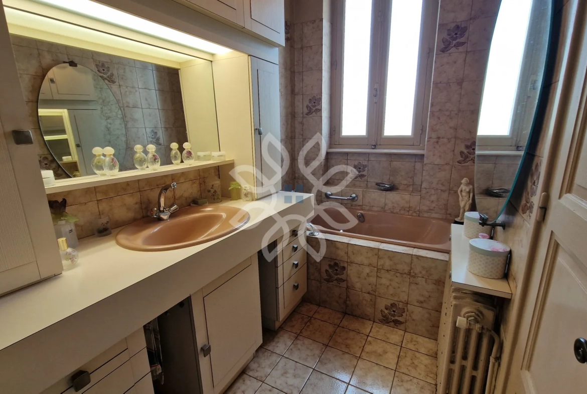 Vente Maison à Brioude avec Tour et Jardin, Charme Années 60 