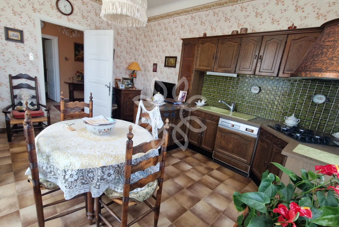 Vente Maison à Brioude avec Tour et Jardin, Charme Années 60 