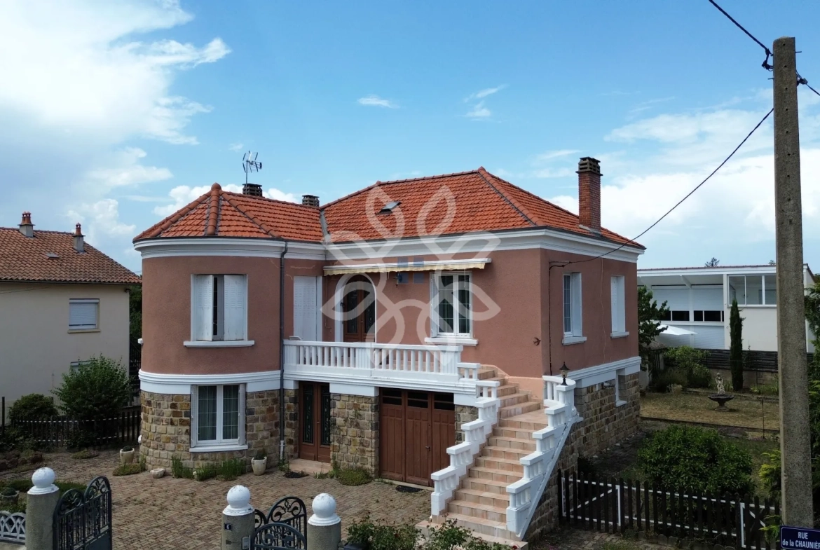 Vente Maison à Brioude avec Tour et Jardin, Charme Années 60 