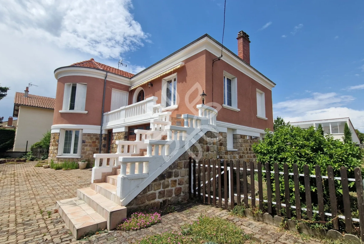 Vente Maison à Brioude avec Tour et Jardin, Charme Années 60 