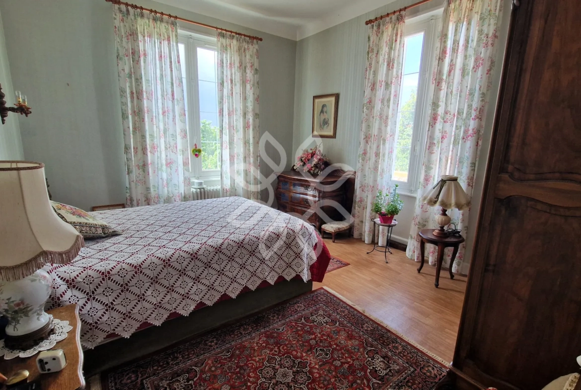 Vente Maison à Brioude avec Tour et Jardin, Charme Années 60 