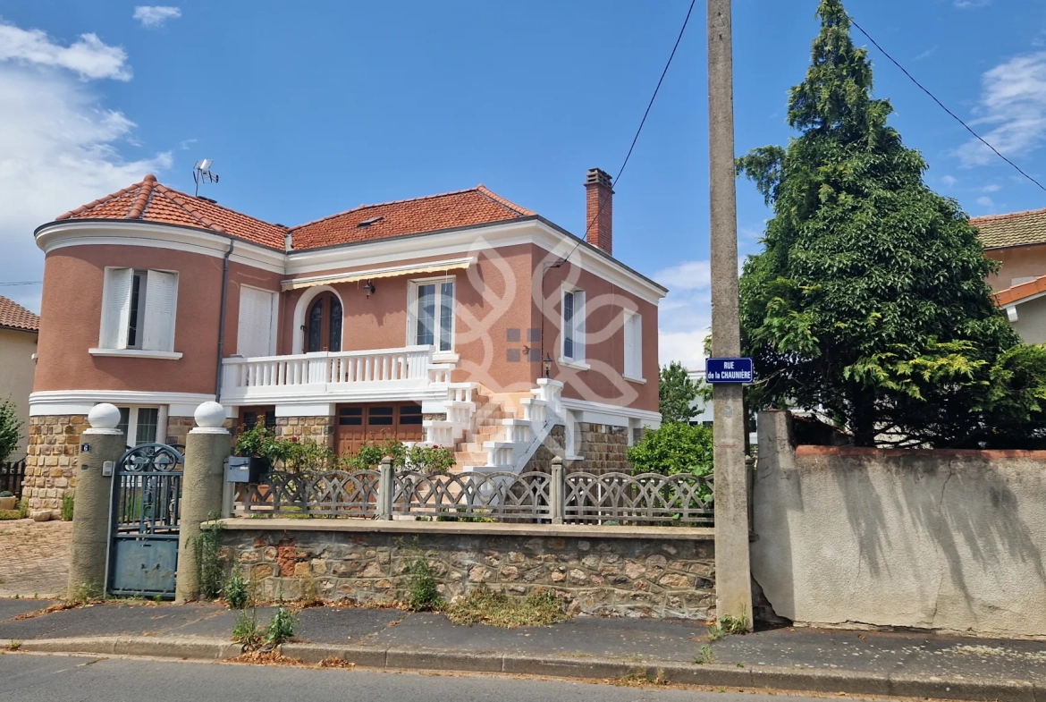 Vente Maison à Brioude avec Tour et Jardin, Charme Années 60 