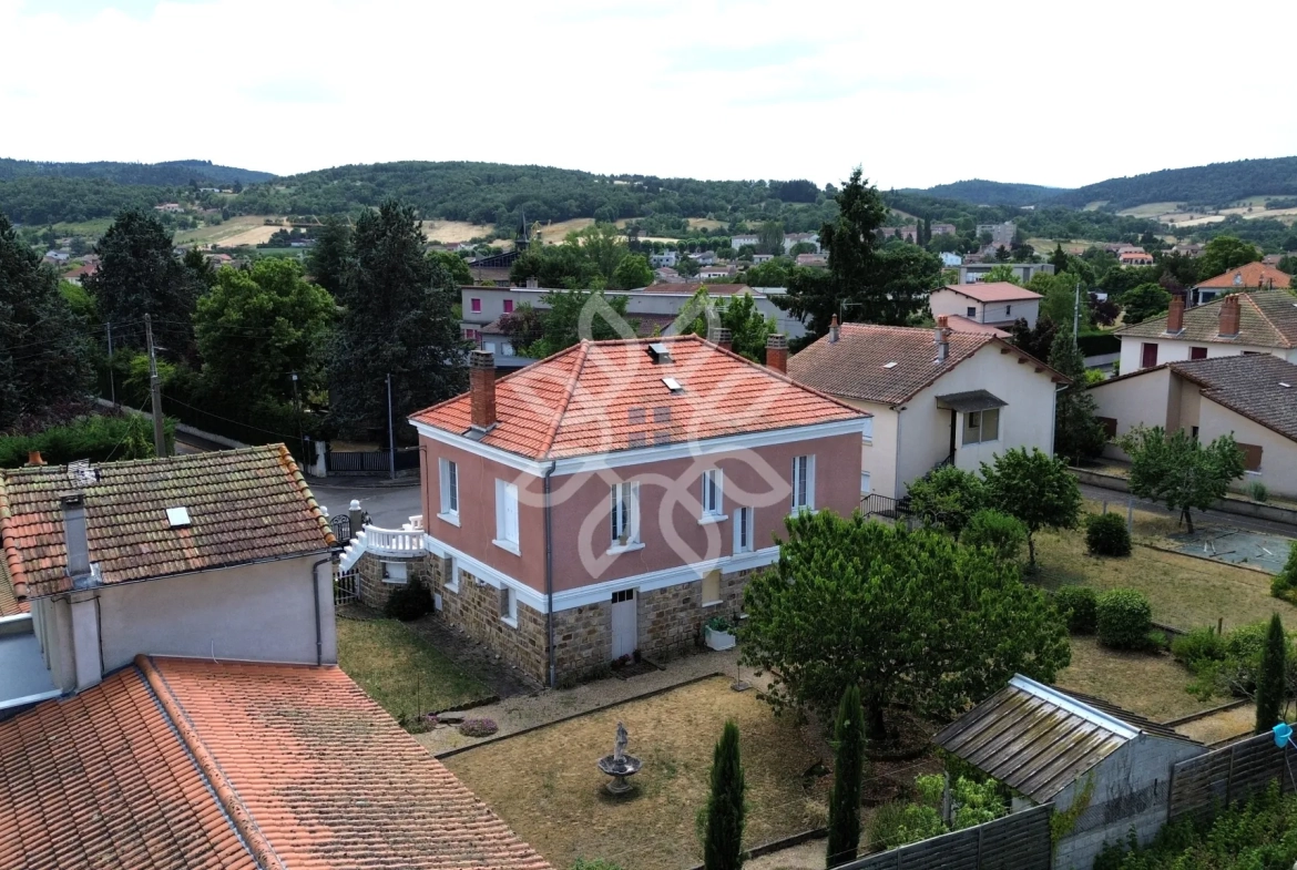 Vente Maison à Brioude avec Tour et Jardin, Charme Années 60 