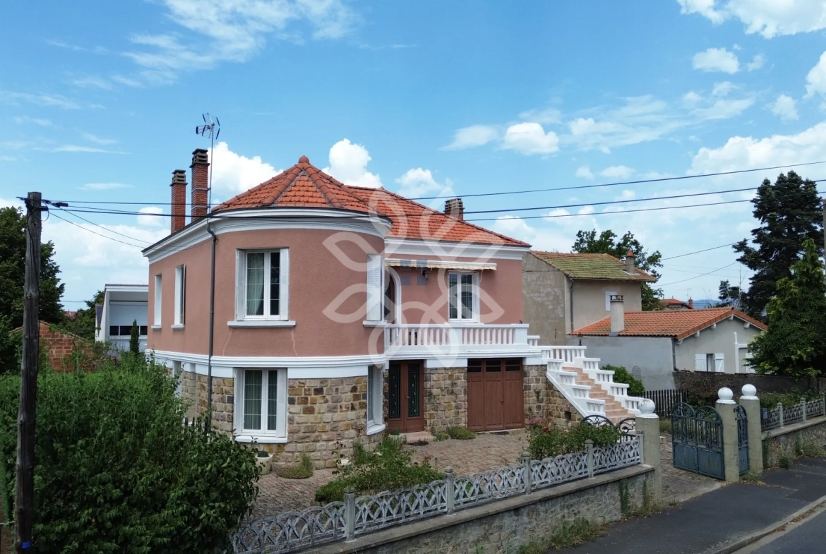 Vente Maison à Brioude avec Tour et Jardin, Charme Années 60 