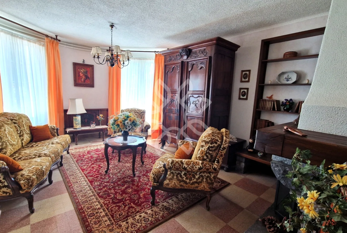 Vente Maison à Brioude avec Tour et Jardin, Charme Années 60 