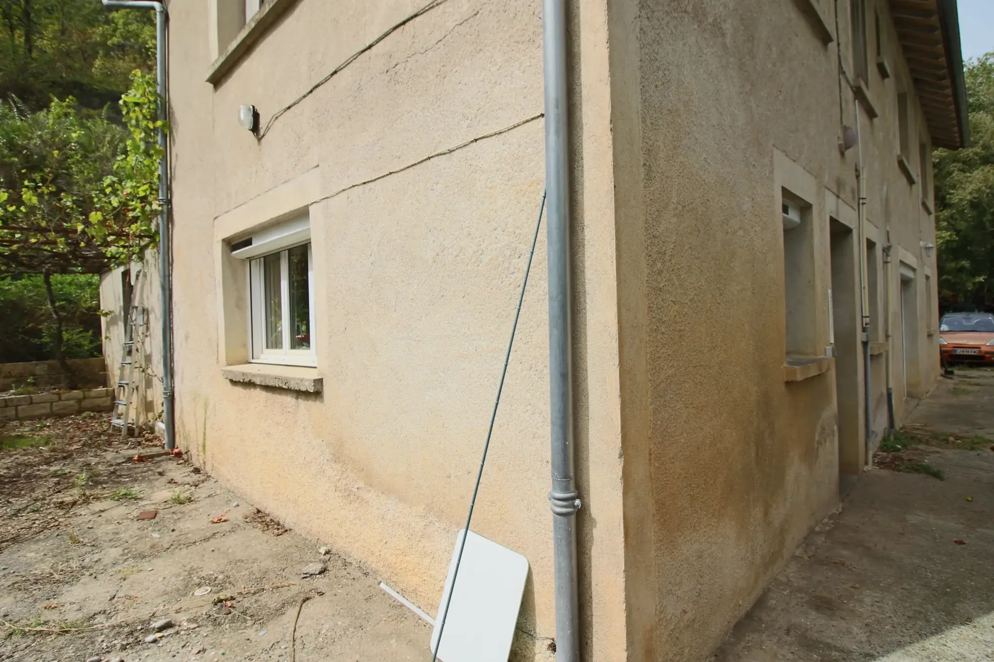 Maison rénovable avec grand terrain à Prayssac proche Puy l'Évêque 