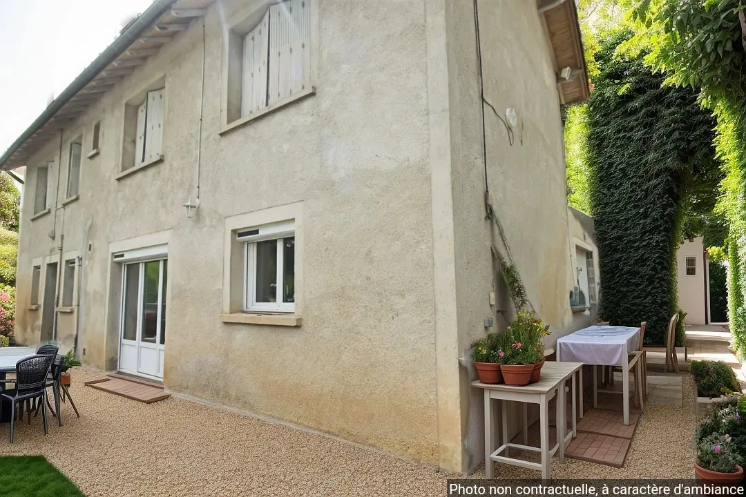 Maison rénovable avec grand terrain à Prayssac proche Puy l'Évêque 