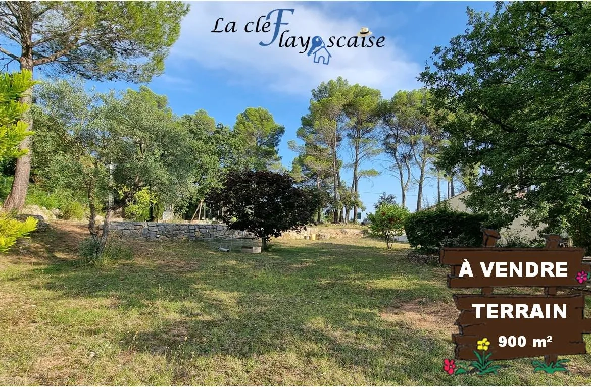 Terrain constructible de 900 m² à Flayosc, proche Draguignan, au calme 