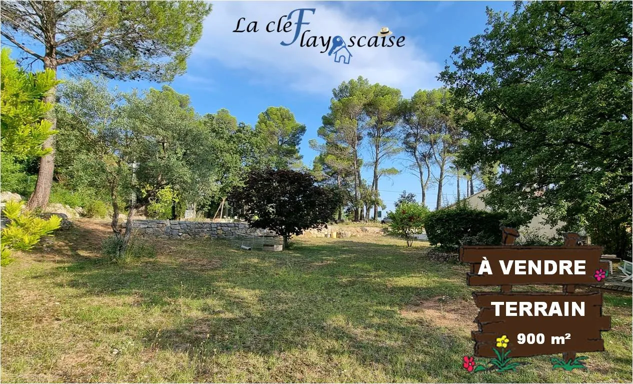 Terrain constructible de 900 m² à Flayosc, proche Draguignan, au calme 