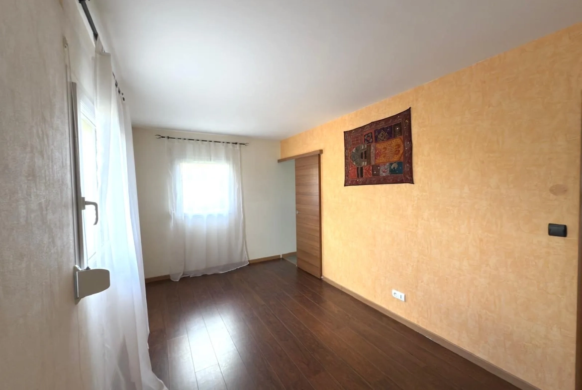 Villa familale avec piscine et dépendances à Fontanes, secteur calme 