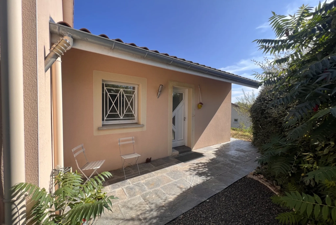 Villa familale avec piscine et dépendances à Fontanes, secteur calme 