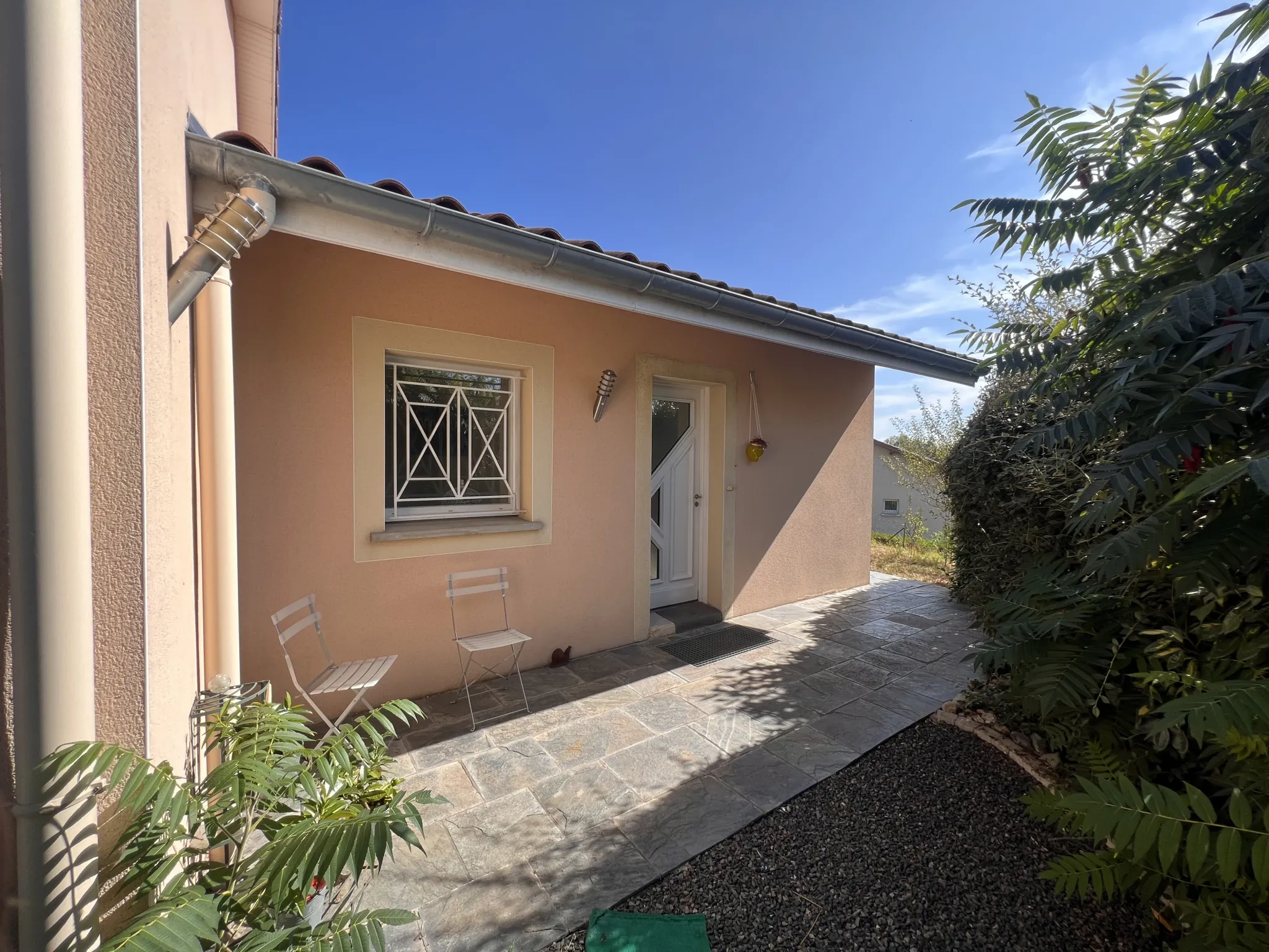 Villa familale avec piscine et dépendances à Fontanes, secteur calme 