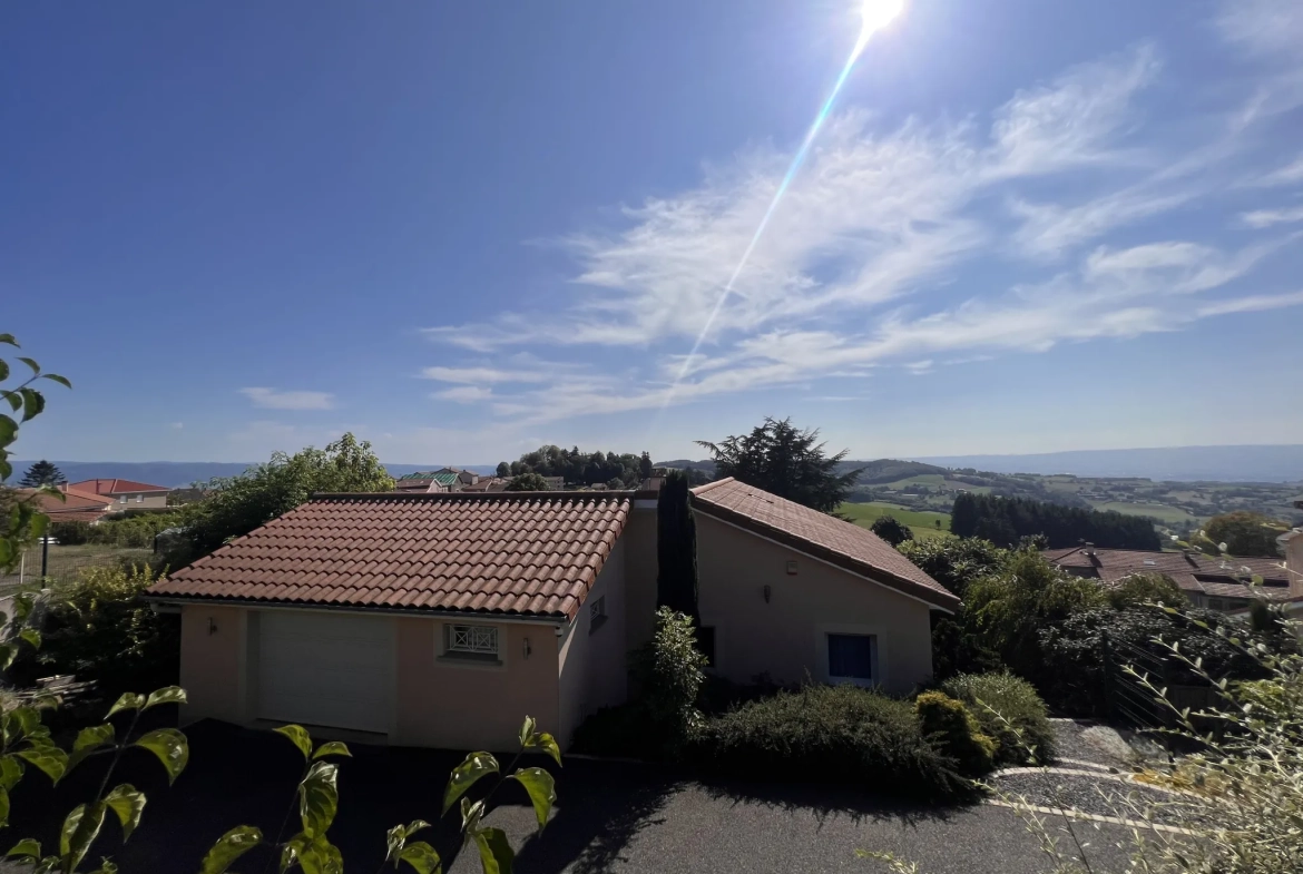 Villa familale avec piscine et dépendances à Fontanes, secteur calme 